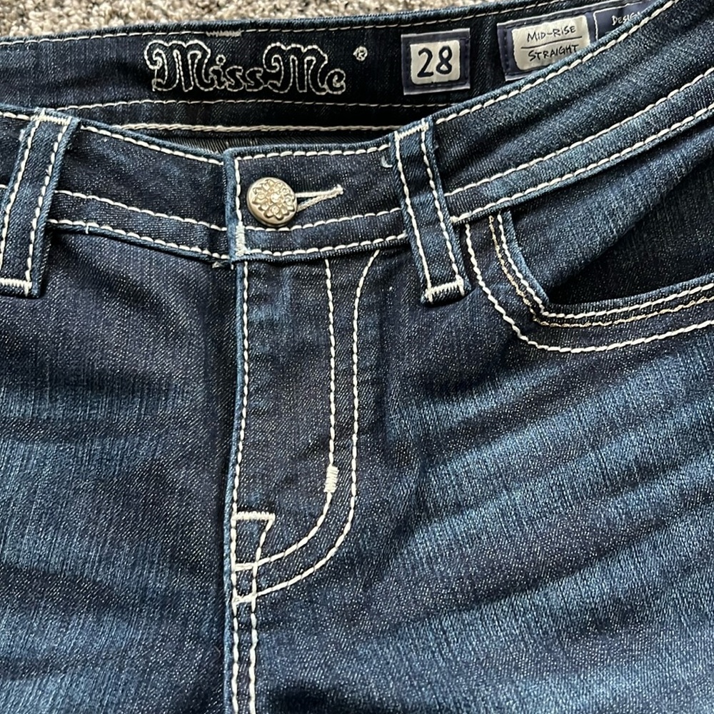 Miss Me Mid-Rise Straight leg jeans size 28